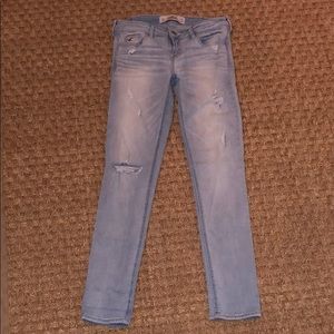 Hollister light wash Distressed Skinny Jean Size 5